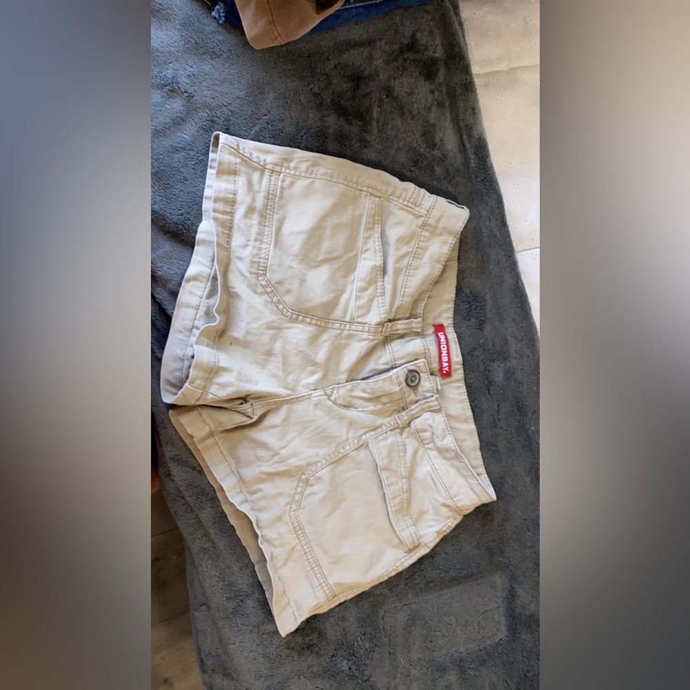 Women kaki shorts size 7